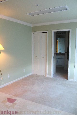 Den with light green walls, carpeted floor, and access to kitchen area. - 900 - 1919 Beach Ave, Vancouver Downtown