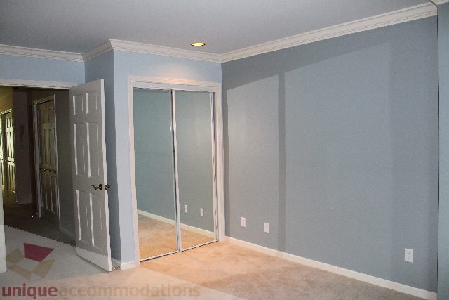 Bright living room with sliding glass doors and neutral tones. - 900 - 1919 Beach Ave, Vancouver Downtown