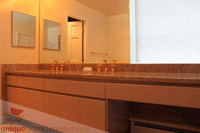 Bright bathroom with granite countertops and modern fixtures. - 900 - 1919 Beach Ave, Vancouver Downtown