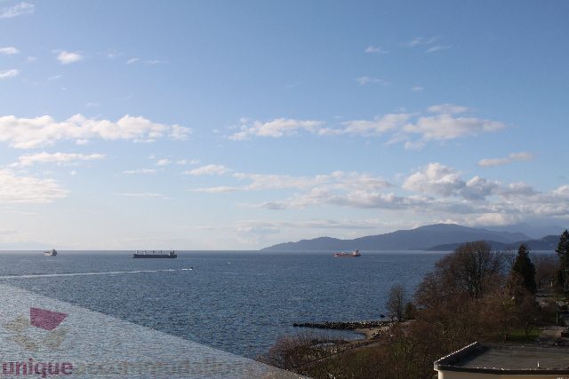 Bright living room with stunning city view and waterfront access. - 900 - 1919 Beach Ave, Vancouver Downtown