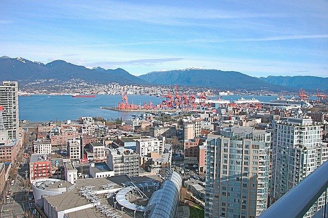 Furnished 3-bedroom condo with stunning city and mountain view. - 3705 - 689 Abbott Street, Vancouver Downtown