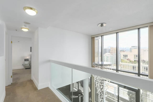 Spacious living room with hardwood floors and city view. - PH6  2806 - 950 Cambie Street, Vancouver Downtown