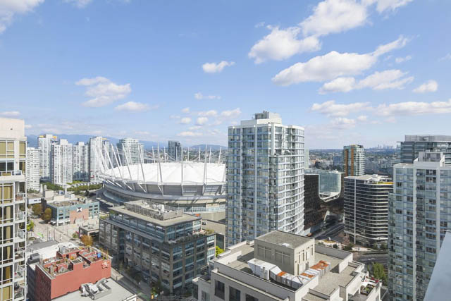 Bright living room with city view and modern furnishings. - PH6  2806 - 950 Cambie Street, Vancouver Downtown