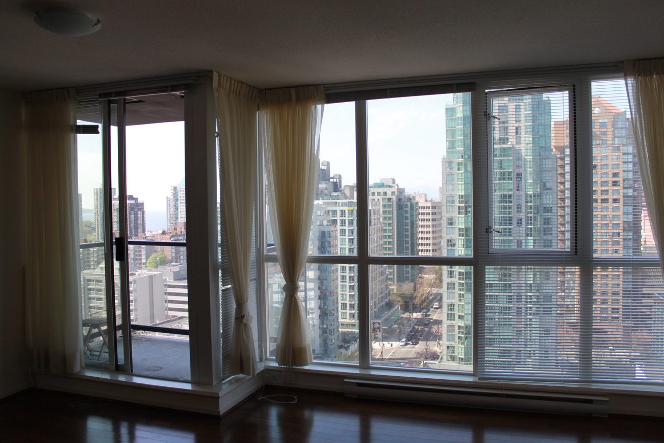 Bright living room with hardwood floors and a stunning city view. - 2001 - 1199 Seymour, Vancouver Downtown