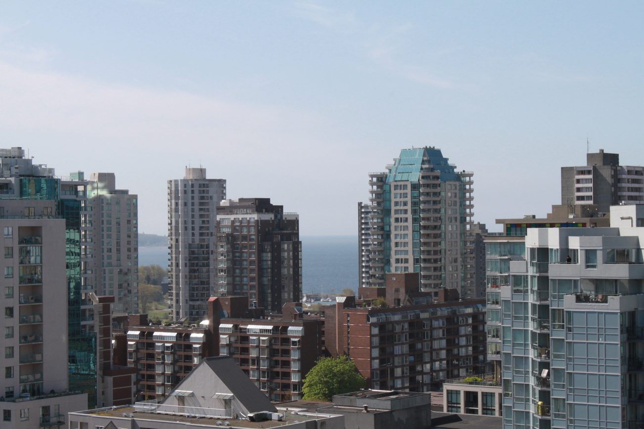 Bright living room with stunning city view and modern furnishings. - 2001 - 1199 Seymour, Vancouver Downtown