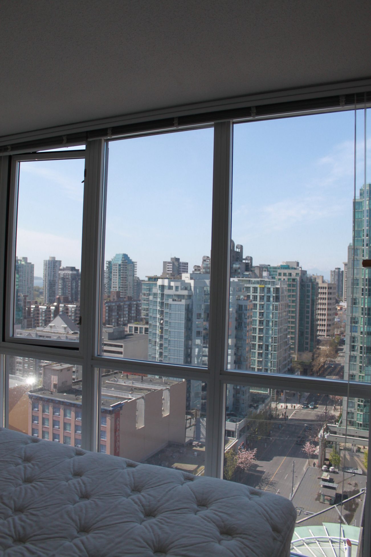 Bright bedroom with city view and modern furnishings. - 2001 - 1199 Seymour, Vancouver Downtown