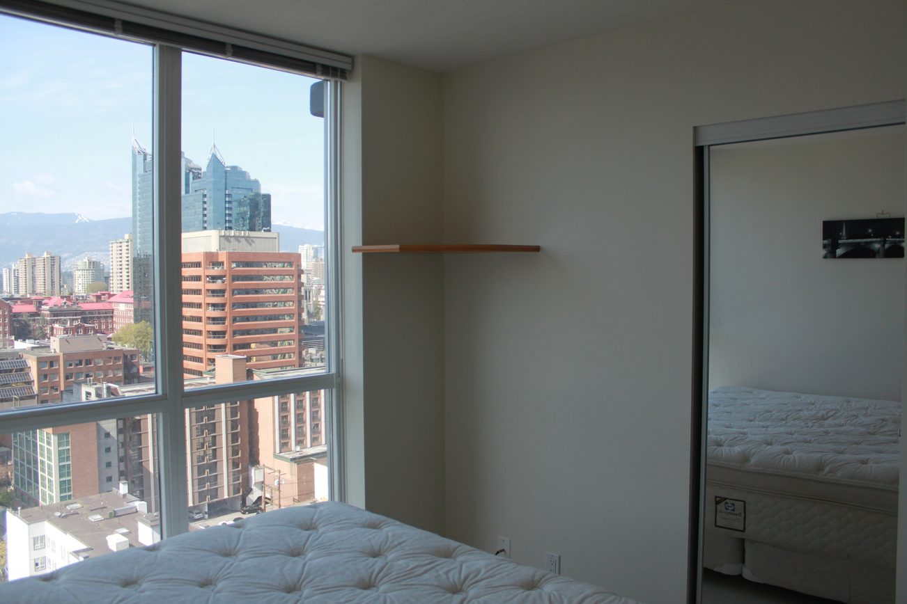 Bright bedroom with city view and built-in shelf. - 2001 - 1199 Seymour, Vancouver Downtown