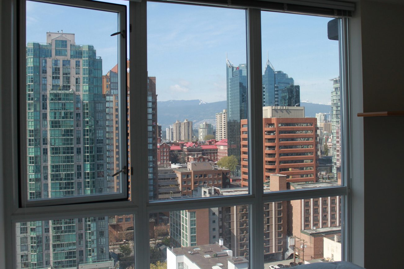 Bright living room with expansive city view and modern furnishings. - 2001 - 1199 Seymour, Vancouver Downtown
