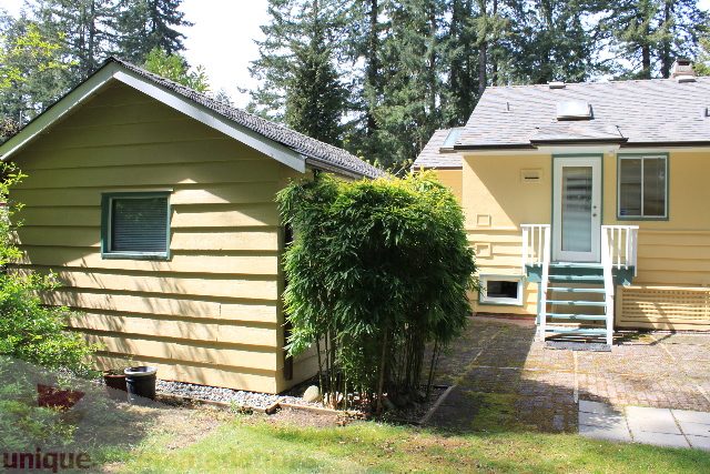 Bright, cozy 2-bedroom + den house with a charming front porch and lush greenery. - 2156 Cortell Ave, North Vancouver