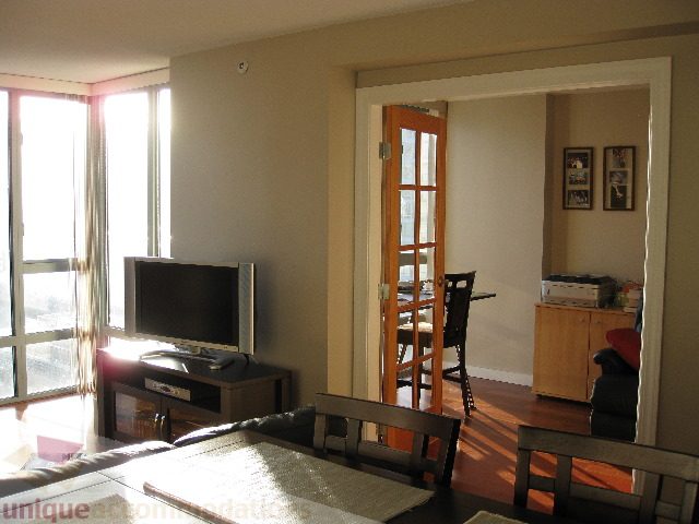 Furnished living room with hardwood floors, city view, and modern decor. - 2507 - 950 Cambie Street, Vancouver Downtown