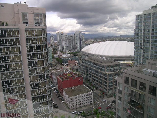 Bright living room with city view and modern furnishings. - 2507 - 950 Cambie Street, Vancouver Downtown