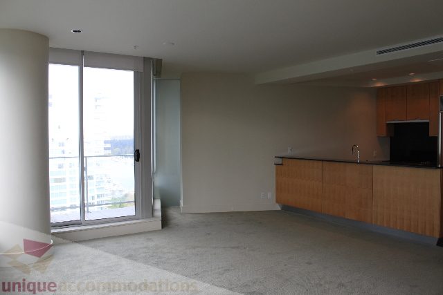 Spacious 1-bedroom condo with modern kitchen, hardwood floors, and a city view. - 2205 - 1077 West Cordova, Vancouver Downtown