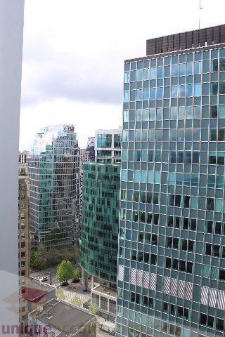 Spacious 1-bedroom condo with stunning city view and modern furnishings. - 2205 - 1077 West Cordova, Vancouver Downtown