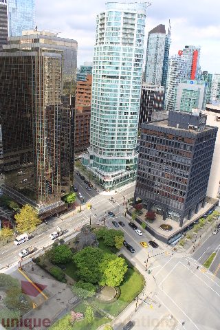Spacious 1-bedroom condo with stunning city views and modern furnishings. - 2205 - 1077 West Cordova, Vancouver Downtown