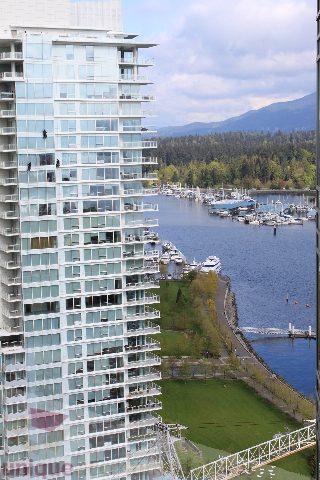 Spacious 1-bedroom condo with stunning city view and waterfront access. - 2205 - 1077 West Cordova, Vancouver Downtown