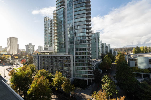 2 bedroom den rental in coal harbour