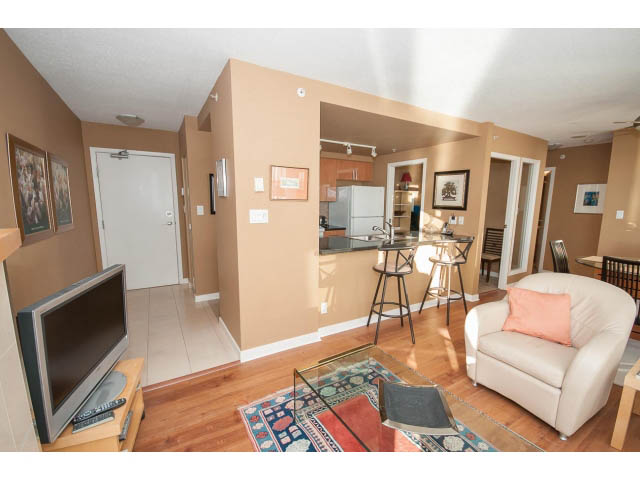 2201 - 1077 Marinaside Crescent - Condo - Yaletown - Photo 3 of 40