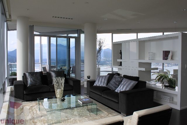Bright living room with city view and modern furniture. - 6002 - 1128 West Georgia, Vancouver Downtown