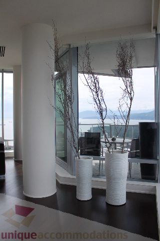 Bright living room with city view and modern decor. - 6002 - 1128 West Georgia, Vancouver Downtown