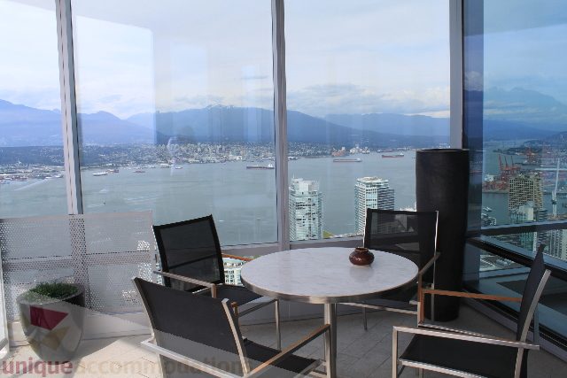 Bright living room with panoramic city view and modern furnishings. - 6002 - 1128 West Georgia, Vancouver Downtown