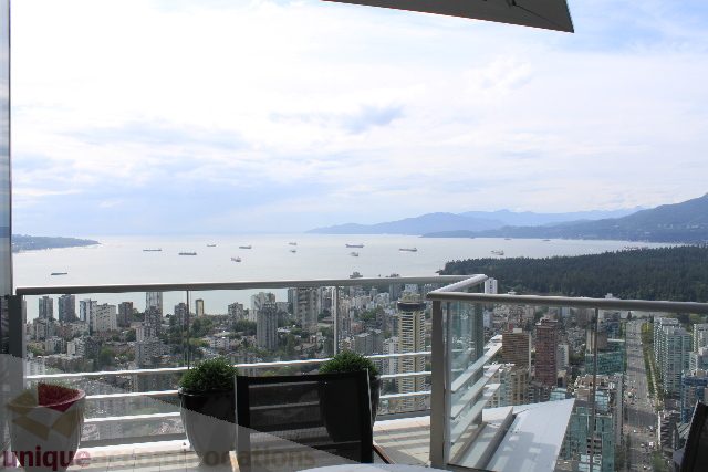Furnished 2-bedroom condo with stunning city view and modern decor. - 6002 - 1128 West Georgia, Vancouver Downtown