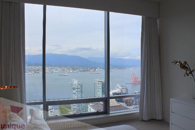 Bright living room with city view and modern decor. - 6002 - 1128 West Georgia, Vancouver Downtown