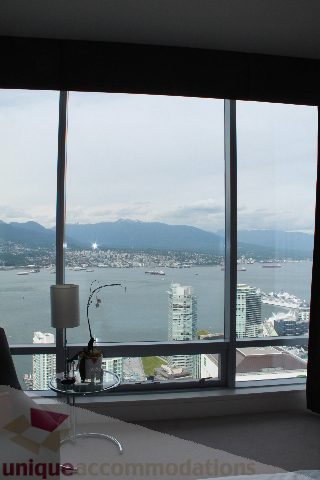 Bright living room with city view and modern furnishings. - 6002 - 1128 West Georgia, Vancouver Downtown