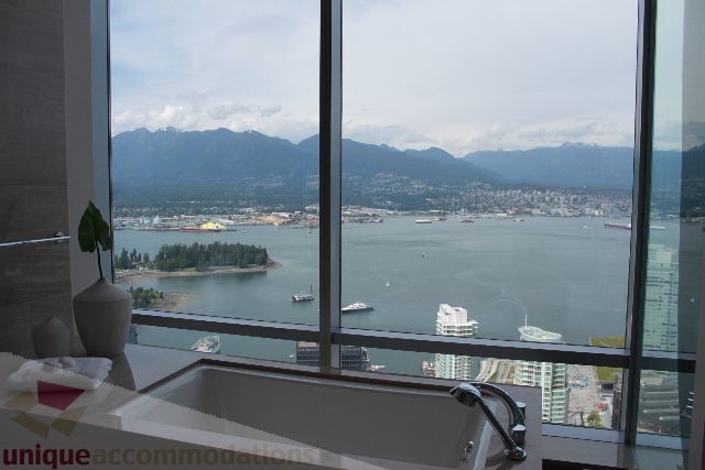 Bright living room with city view and modern furnishings. - 6002 - 1128 West Georgia, Vancouver Downtown