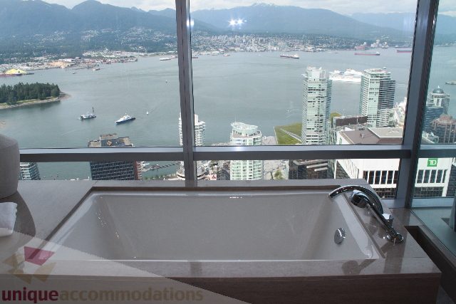 Furnished 2-bedroom condo with modern countertops and a stunning city view. - 6002 - 1128 West Georgia, Vancouver Downtown