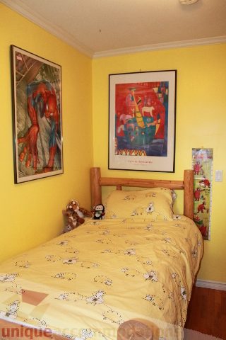 Bright bedroom with yellow walls, wooden bunk beds, and colorful artwork. - 2730 Ailsa Crescent, North Vancouver