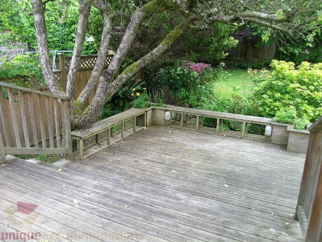 Furnished deck with wooden flooring and garden view. - 1561 Jefferson Ave, West Vancouver