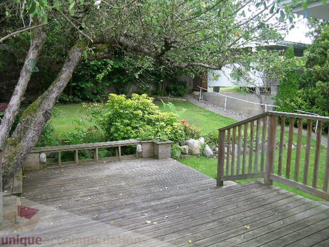 Furnished deck with wooden flooring and greenery surrounding. - 1561 Jefferson Ave, West Vancouver