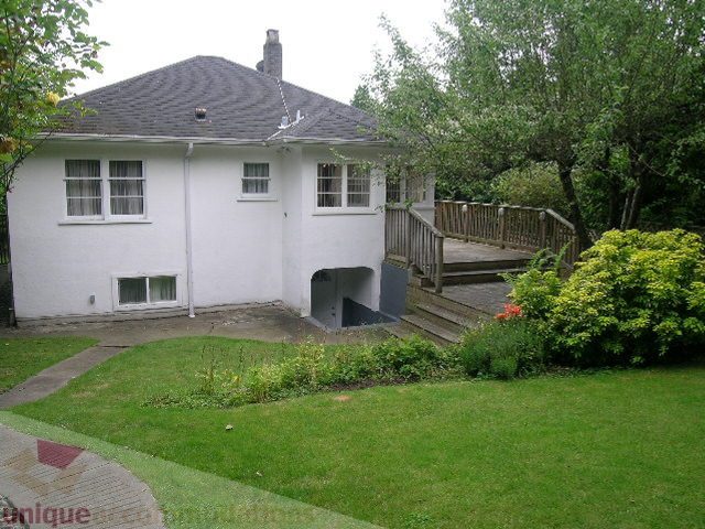 Spacious 3-bedroom house with a large deck and lush garden. - 1561 Jefferson Ave, West Vancouver