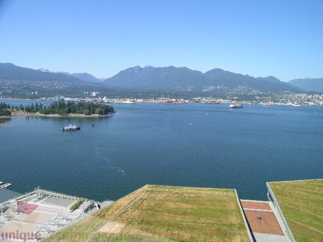 Bright living room with stunning city view and rooftop access. - 3306 - 1011 West Cordova Street, Vancouver Downtown