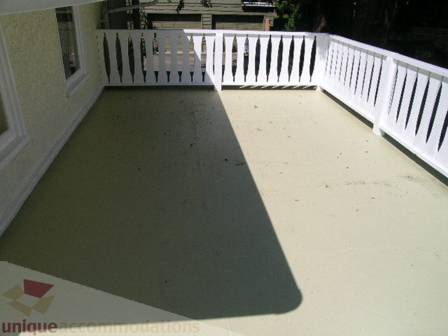 Furnished patio with white railing and concrete flooring. - 1350 14th Street, West Vancouver