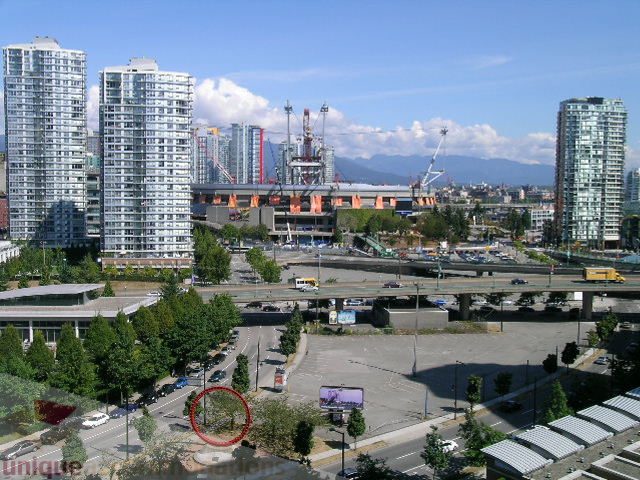 Furnished 1-bedroom + den with city view and modern amenities. - 1501-1077 Marinaside, Vancouver Downtown
