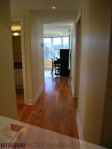 Bright living room with hardwood floors and city view. - 1602 - 560 Cardero, Vancouver Downtown