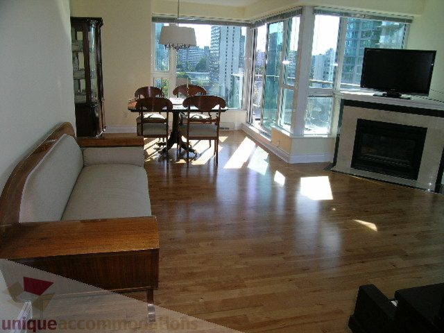 Spacious living room with hardwood floors, city view, and modern furnishings. - 1602 - 560 Cardero, Vancouver Downtown