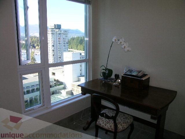 Bright living room with city view and modern decor. - 1602 - 560 Cardero, Vancouver Downtown