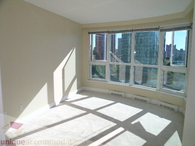 Bright living room with large bay windows, city view, and sunlight streaming in. - 1602 - 560 Cardero, Vancouver Downtown