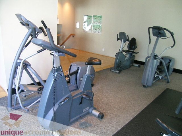 Bright fitness room with cardio equipment and carpeted floor. - 1602 - 560 Cardero, Vancouver Downtown