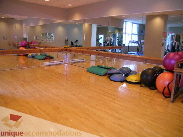Bright exercise room with hardwood floors and mirrors, perfect for workouts. - 1602 - 560 Cardero, Vancouver Downtown