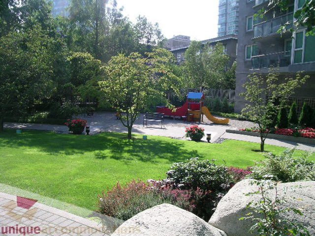 Furnished living room with cozy furniture and city view. - 1602 - 560 Cardero, Vancouver Downtown