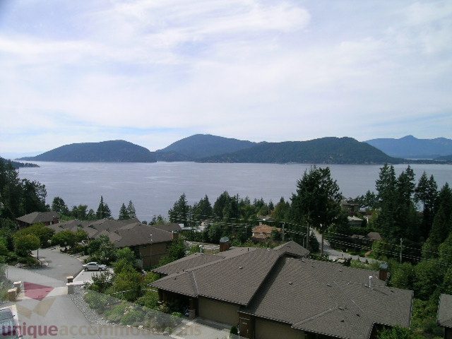 Spacious 4-bedroom + den townhouse with stunning views of the ocean and mountains. - 8601 Seascape Place, West Vancouver
