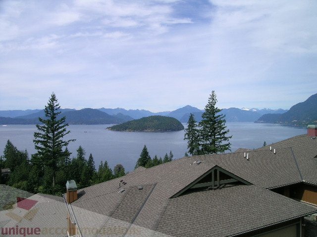 Spacious 4-bedroom + den townhouse with stunning views of the sea and mountains, featuring a cozy living area and modern...