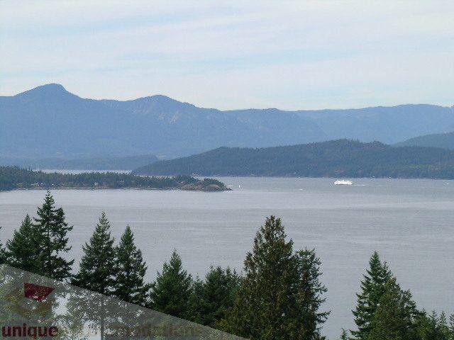 Spacious 4-bedroom + den townhouse with stunning views of the mountains and tranquil waters. - 8601 Seascape Place, West Vancouver