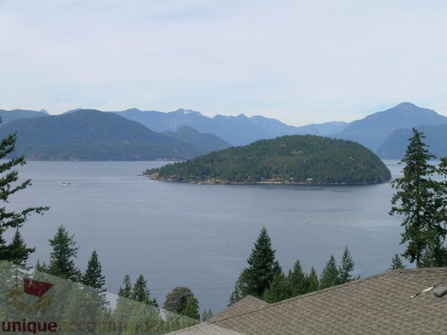 Spacious 4-bedroom + den townhouse with stunning views of the mountains and serene water, perfect for relaxing and...