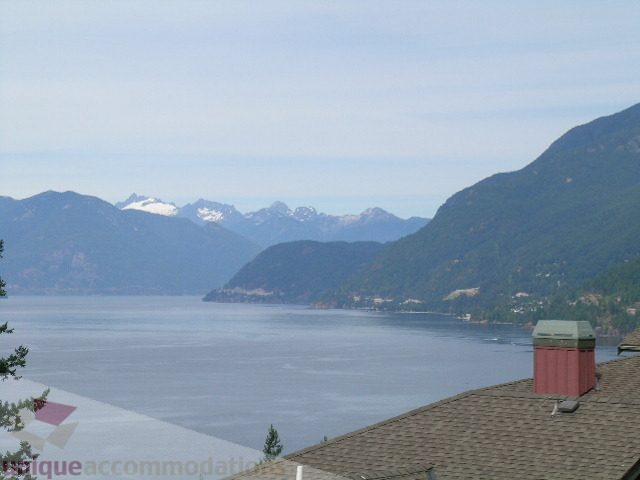 Spacious 4-bedroom + den townhouse with stunning mountain and ocean views. - 8601 Seascape Place, West Vancouver