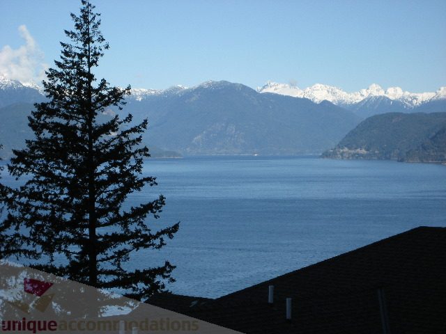 Spacious 4-bedroom + den townhouse with stunning mountain and ocean views. - 8601 Seascape Place, West Vancouver