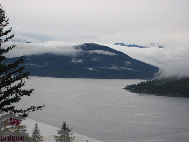 Furnished 4-bedroom + den townhouse with stunning views of the sea and mountains. - 8601 Seascape Place, West Vancouver